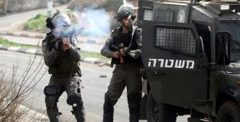 İsrail askerleri Mescid-i Aksa'yı bastı