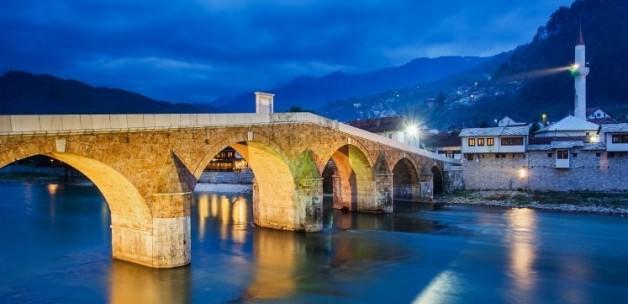 Balkanların kıbleye bakan cami köprüleri!